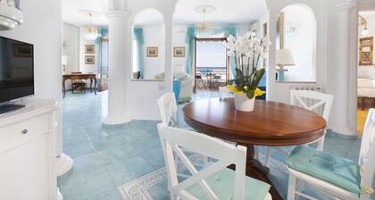 AMORE RENTALS - Appartamento Cielomare with Sea View and Balcony