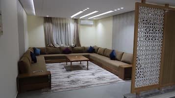 32-inch flat-screen TV with satellite channels, offices