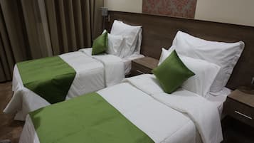 Premium Suite | Egyptian cotton sheets, premium bedding, pillowtop beds, minibar