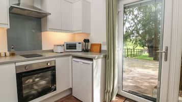 Kühlschrank, Wasserkocher, Toaster, Kochgeschirr/Geschirr/Besteck