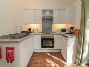 冰箱、电热水壶、烤面包机、厨具/餐具