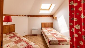 1 bedroom - 50m from ski slopes, 3rd floor, fitness, swimming pool, sauna, balcony, tv, ski locker, 40m² (Les Orres)