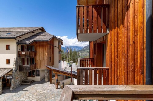 2nd floor, view street, swimming pool, sauna, balcony, tv, ski locker, 35m², Les Orres