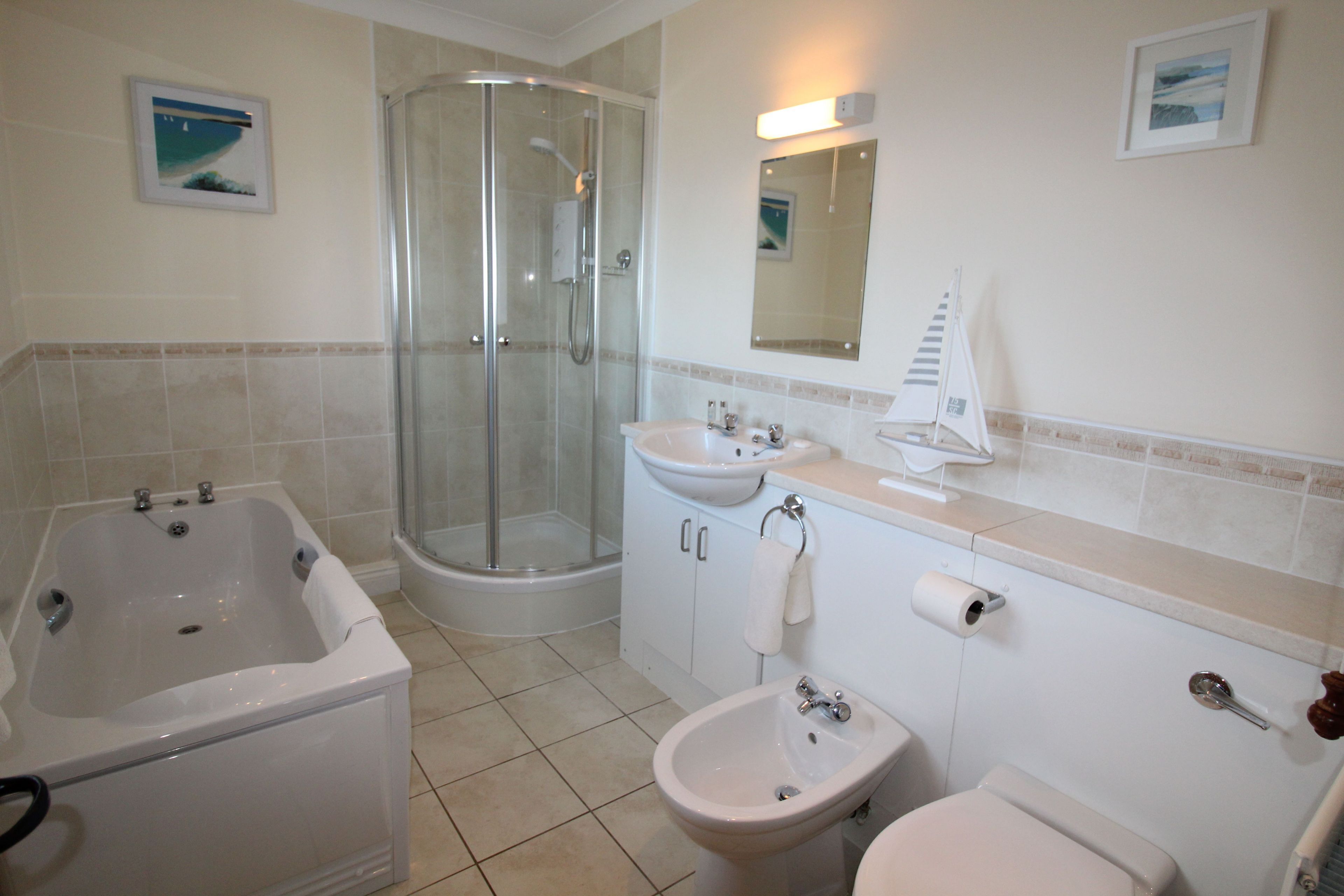 Vasca, asciugacapelli, bidet, asciugamani
