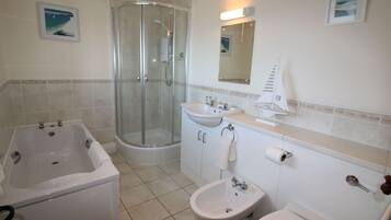 Vasca, asciugacapelli, bidet, asciugamani
