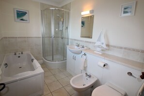 Vasca, asciugacapelli, bidet, asciugamani
