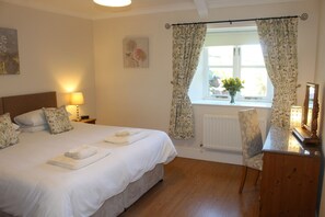 2 bedrooms, iron/ironing board, free WiFi, bed sheets - Maltpool Cottage at Burradon Farm (Cramlington)