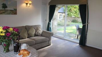 TV, DVD player, books, stereo