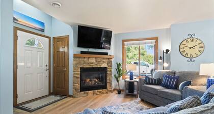 Downtown Fish Creek-Community Pool and walking distance to bars and restaurants!