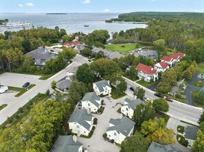 Exterior - Downtown Fish Creek-Community Pool and walking distance to bars and restaurants! (Fish Creek)