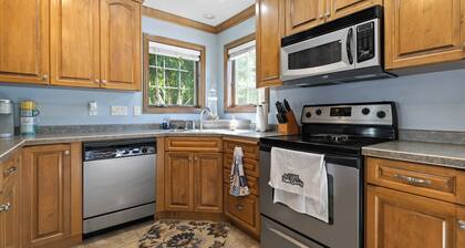 Downtown Fish Creek-Community Pool and walking distance to bars and restaurants!