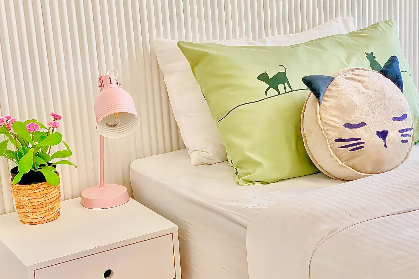 4 bedrooms, desk, iron/ironing board, travel cot