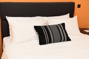 2 chambres, fer et planche à repasser, Wi-Fi gratuit, draps fournis