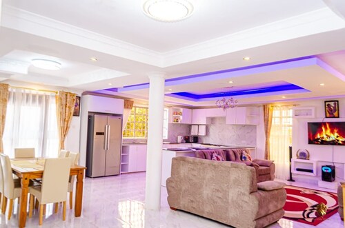 Countryside Family Friendly Villa at the Slopes of Mt.Kenya with Rhino Watch Top