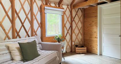 River/ Wooden Hottub Yurt in Nature