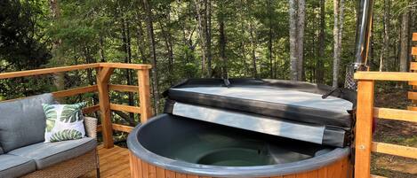 Tina de hidromasaje al aire libre