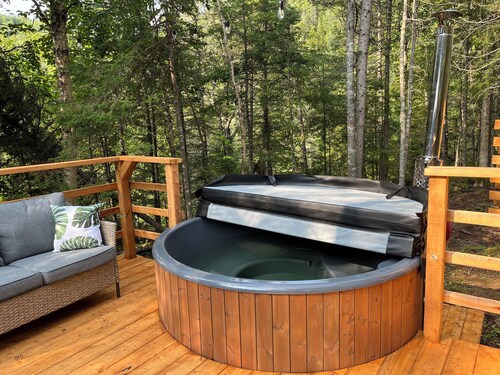 River/ Wooden Hottub Yurt in Nature