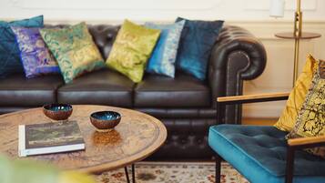 Smart-TV, Bücher, Stereoanlage, Computerbildschirme