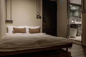 Signature Room | 1 bedroom, individually decorated, blackout curtains, soundproofing