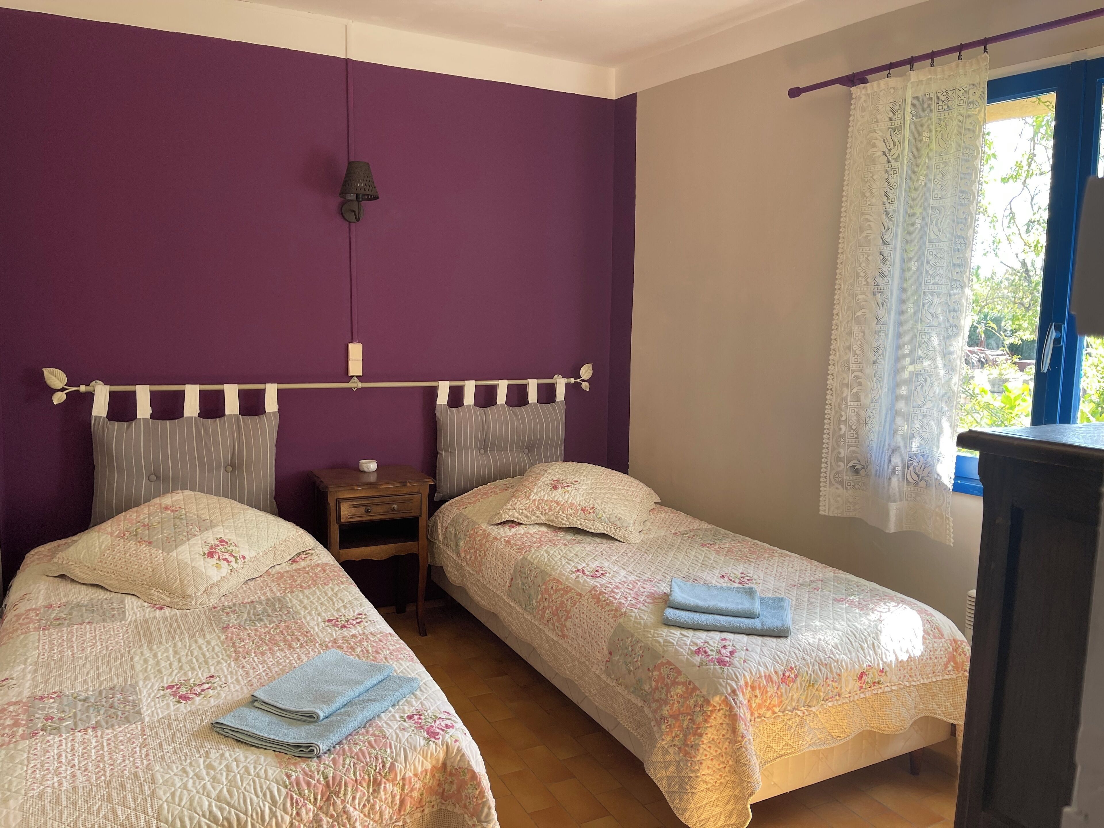 3 chambres, fer et planche à repasser, Wi-Fi, draps fournis