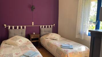 3 chambres, fer et planche à repasser, Wi-Fi, draps fournis