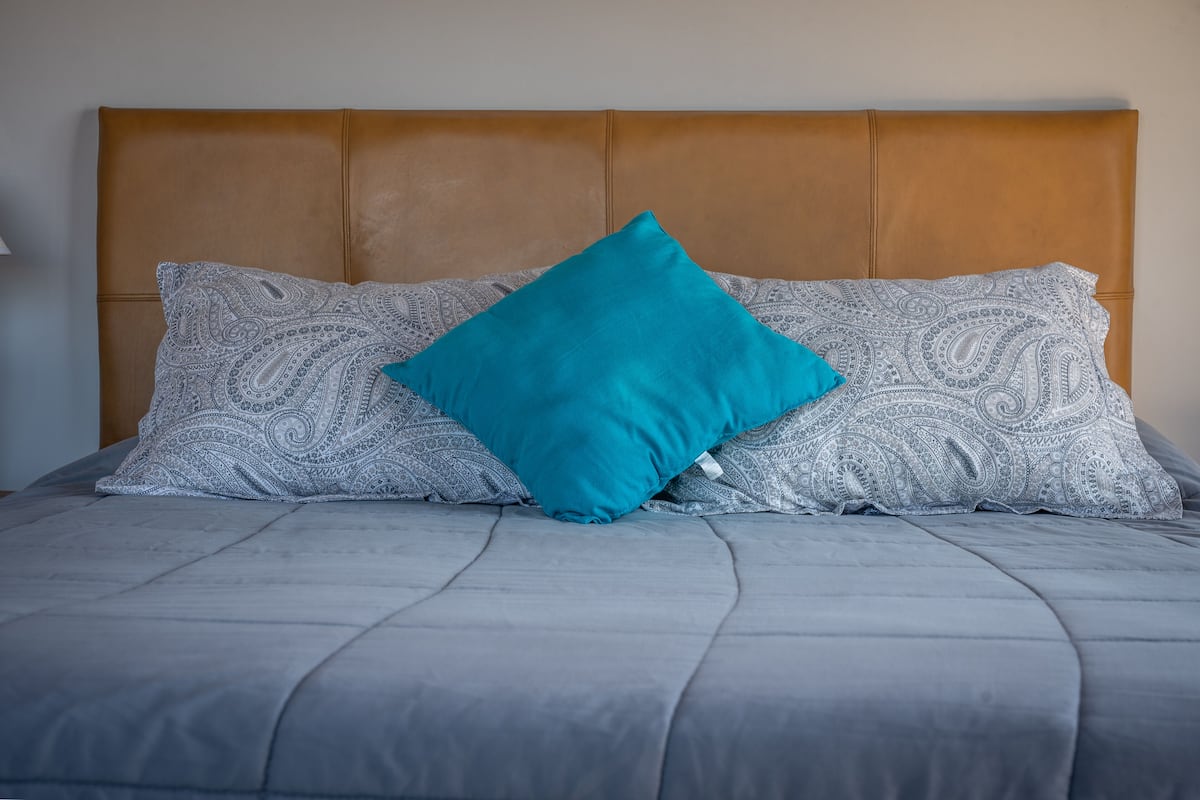 Suite monolocale, vista mare | 2 camere, tende oscuranti, ferro/asse da stiro, Wi-Fi gratuito