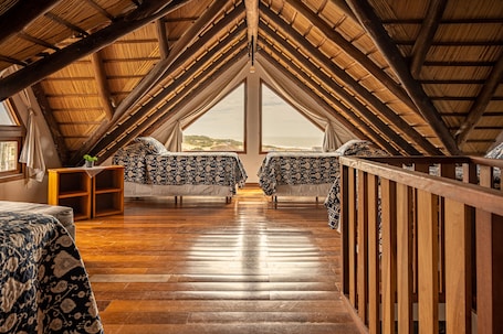 Cortinas blackout, tabla de planchar con plancha y wifi gratis . Muelles del Diablo Tranquilo