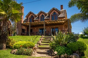 Perhetalo | Pimennysverhot, silitysrauta/-lauta, ilmainen Wi-Fi