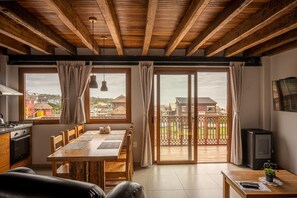 Huoneisto, merinäköala | Oleskelualue | Taulutelevisio