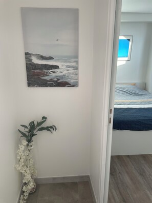 3 chambres, bureau, fer et planche Ă repasser, lit parapluie