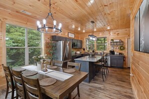 เคบิน, 3 ห้องนอน | ครัวส่วนตัว | ตู้เย็น, เตาอบ, เครื่องชงกาแฟ/ชา, เตาปิ้งขนมปัง