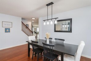 Dining - Cozy Newley Remodel 6 Bedroom Home Sleeps 17  (Groveport)