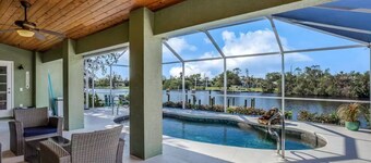 A Waterfront Oasis! Private pool, Fishing, Gulf access in sunny N Fort Myers!