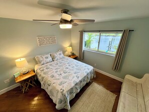 3 bedrooms, desk, iron/ironing board, travel cot