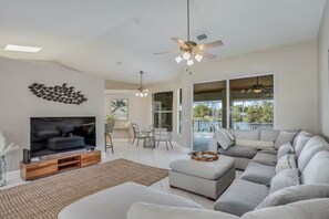 Smart TV - A Waterfront Oasis! Private pool, Fishing, Gulf access in sunny N Fort Myers! (North Fort Myers)