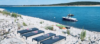 JetSkis, Jacuzzi, Private Beach, Kayak, SUP, Lakeview, Lakefront! 3/2 Lakehouse 