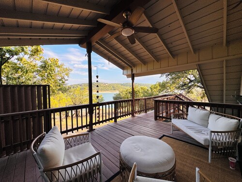 JetSkis, Jacuzzi, Private Beach, Kayak, SUP, Lakeview, Lakefront! 3/2 Lakehouse 