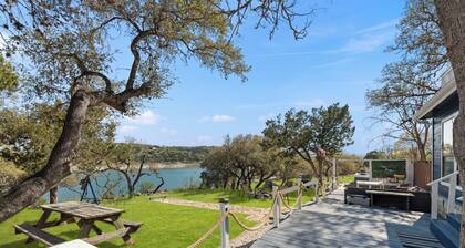 JetSkis, Jacuzzi, Private Beach, Kayak, SUP, Lakeview, Lakefront! 3/2 Lakehouse