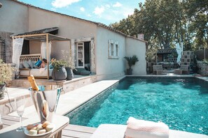 室外游泳池，恒温泳池