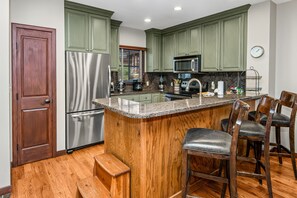 Condo, 3 Bedrooms | Private kitchen | Fridge, oven, coffee/tea maker, toaster - Highlands Slopeside Townhome #18 3 Bedroom Condo by RedAwning (Avon)