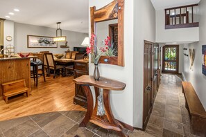 Condo, 3 quartos | Parte interna
