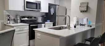 Cozy Spot close to Uptown QC!