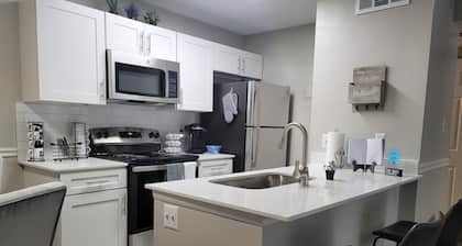 Cozy Spot close to Uptown QC!