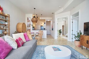 Smart TV, computer monitors - Luxe Downtown Penthouse! In the Heart of City w/Parking!! (Raleigh)