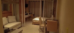 1 bedroom, WiFi, bed sheets - Crash pad! (Parañaque)