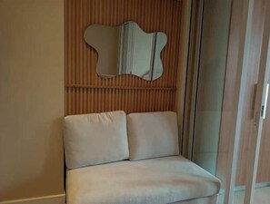 Interior - Crash pad! (Parañaque)