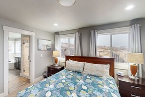 6 bedrooms, iron/ironing board, WiFi, bed sheets