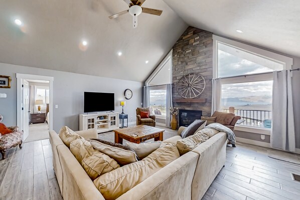 Fernseher, Tischfußball