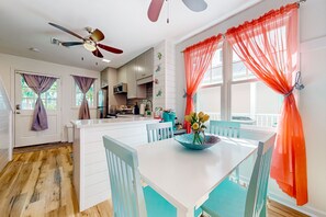 Dining - Colorful home in private community with resort pool & hot tub, on-site golf (Key West)