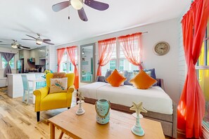 2 bedrooms, internet, bed sheets - Colorful home in private community with resort pool & hot tub, on-site golf (Key West)